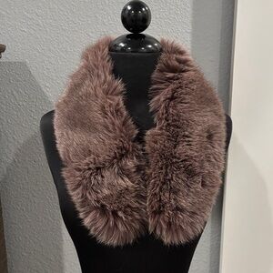 SAGA Furs Blue Fox Fur‎ Stole / Scarf – Clips – Satin Lined
